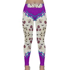Eyes Looking For The Finest In Life As Calm Love Classic Yoga Leggings by pepitasart