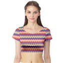 Zigzag pattern seamless zig zag background color Short Sleeve Crop Top View1